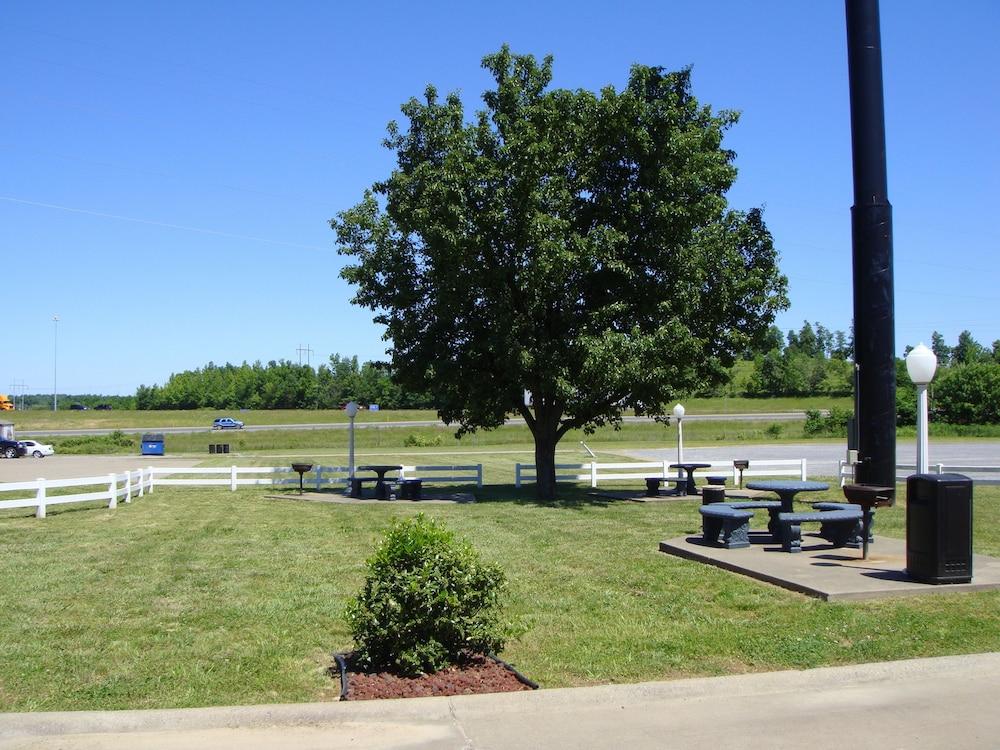 Days Inn By Wyndham Calvert City - Paducah East Buitenkant foto